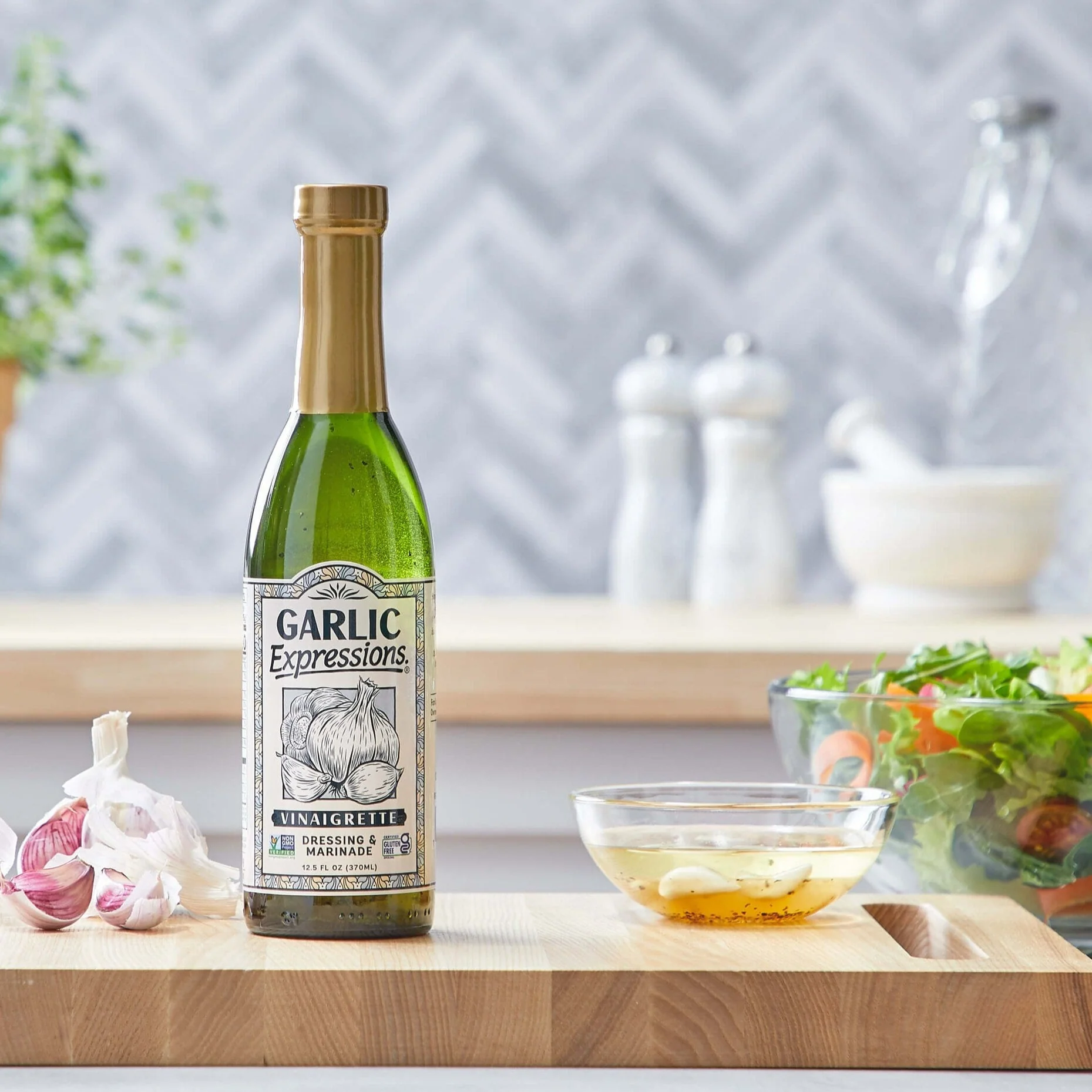 Garlic Expressions Salad Dressing 12/370 ml
